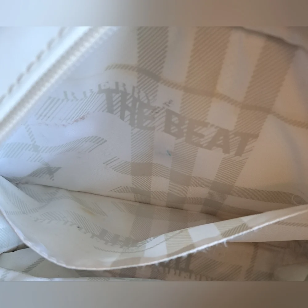 Burberry Parfum The Beat White Patent Cosmetic Makeup Beauty Travel Pouch Bag